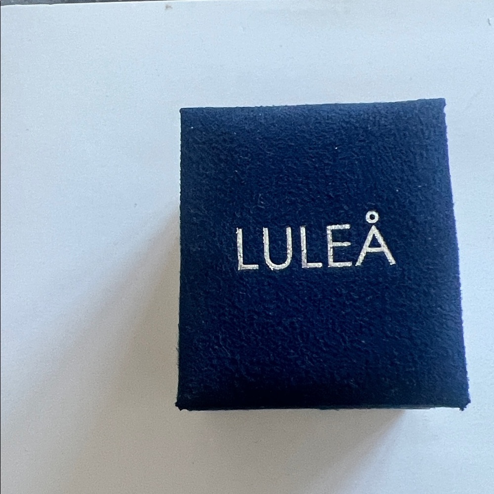 Lulea Sterling Crystal Bow Earrings New in Box - Picture 2 of 4